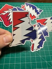 Rhode Island Stealie – Grateful Dead – Laminated Vinyl Sticker 3″x2.5″