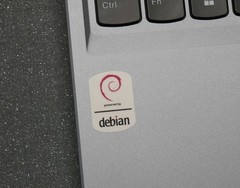 Linux PC Case Stickers – Choose one!