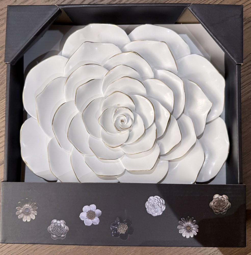 Wall 3rd Flower Decoration For any Room. Very Pretty. Brand New!